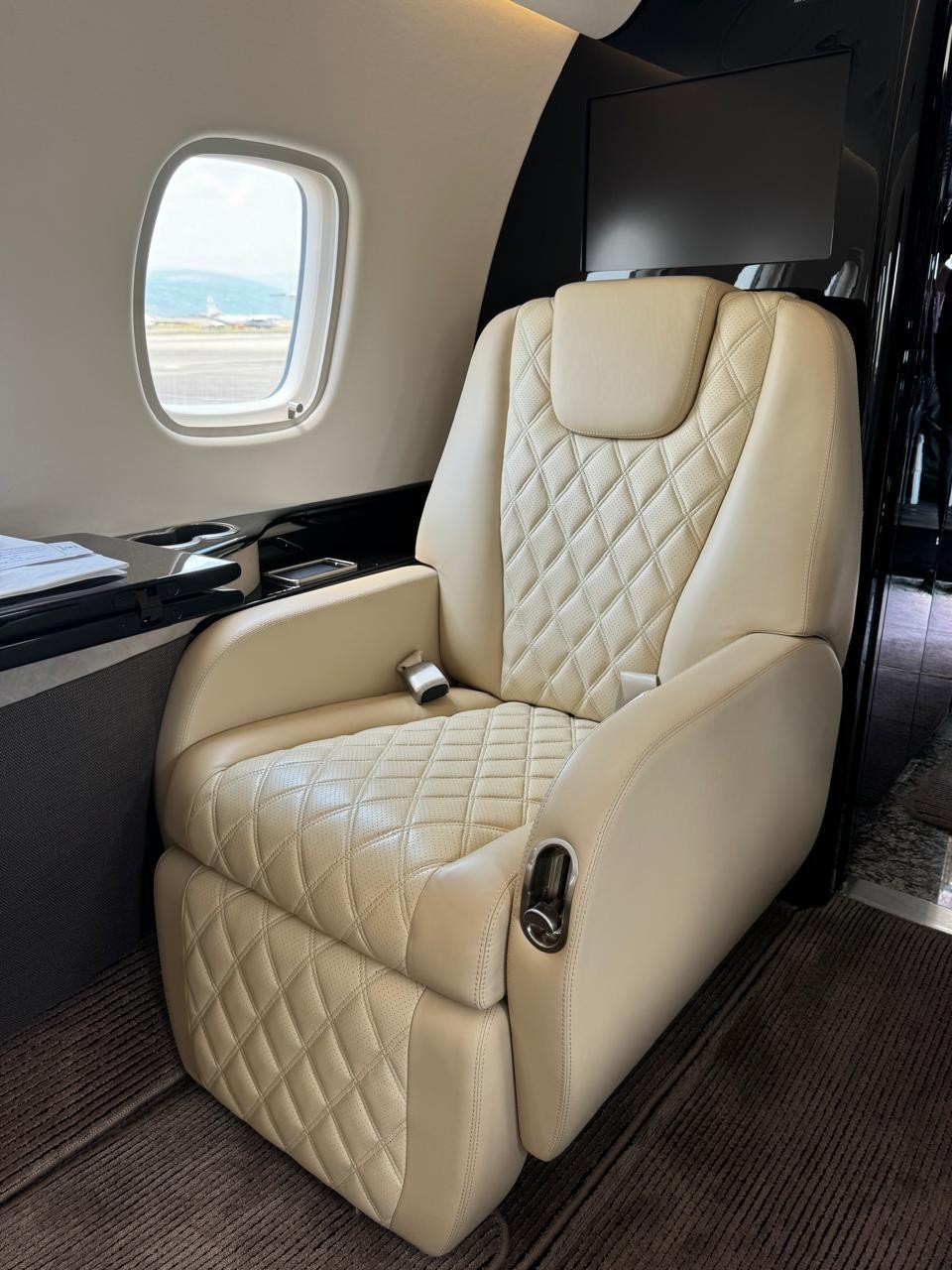 2016 Embraer Legacy 650 — photo 4