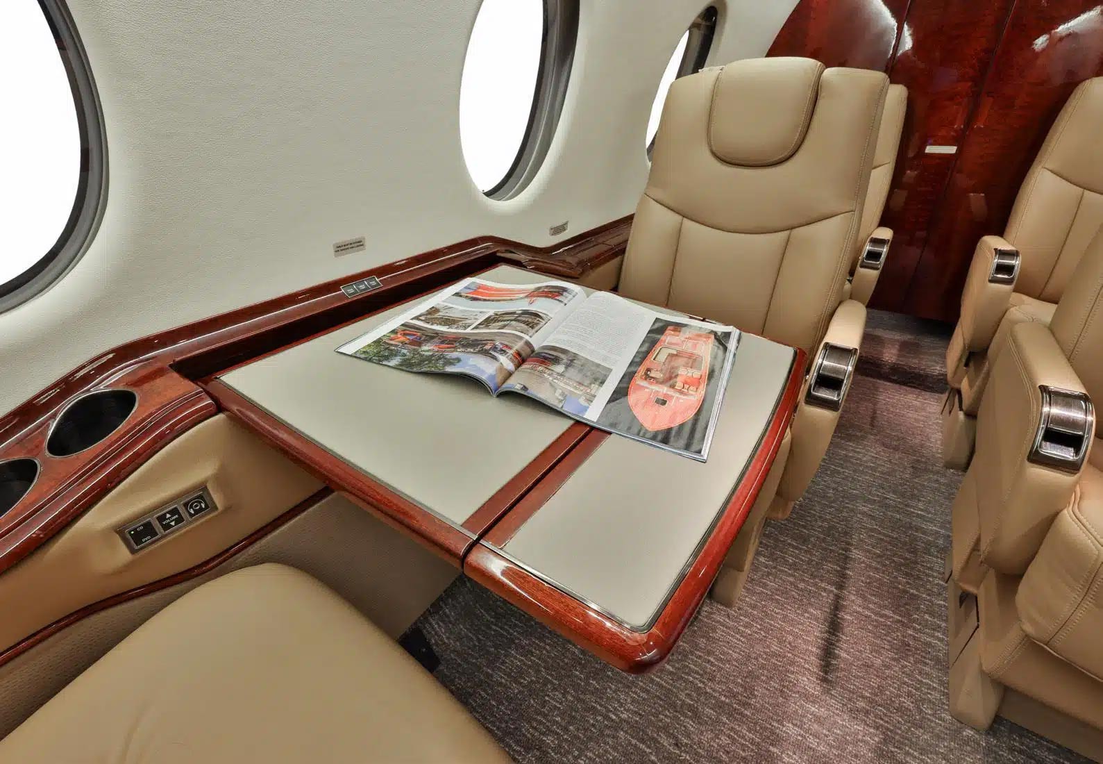 2000 Beech Beechjet 400A — photo 4