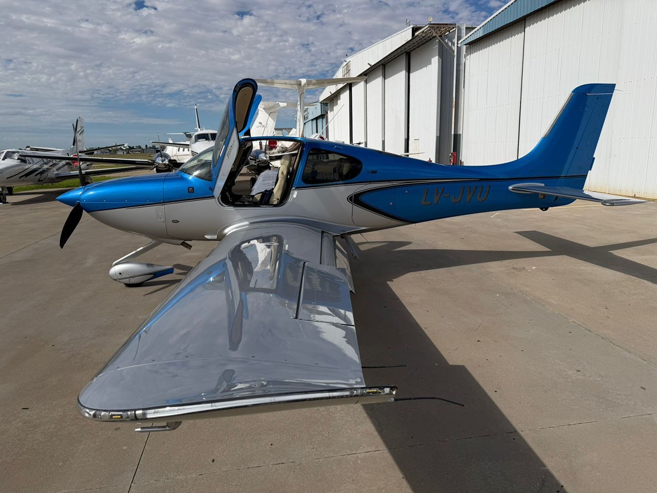 2021 Cirrus SR22-G6 — photo 2