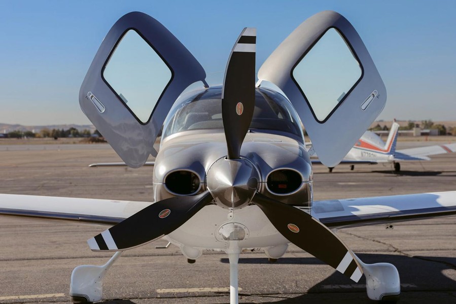 2018 Cirrus SR22T-G6 GTS (N717GG), photo 3