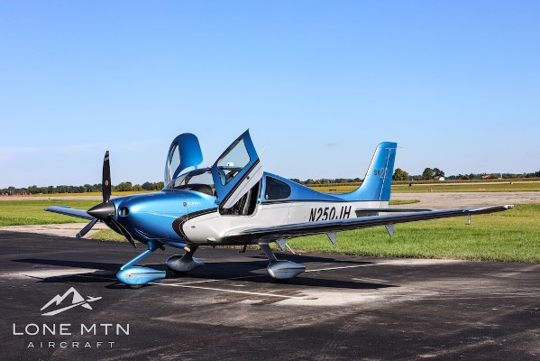 2013 Cirrus SR22-G5 — photo 1