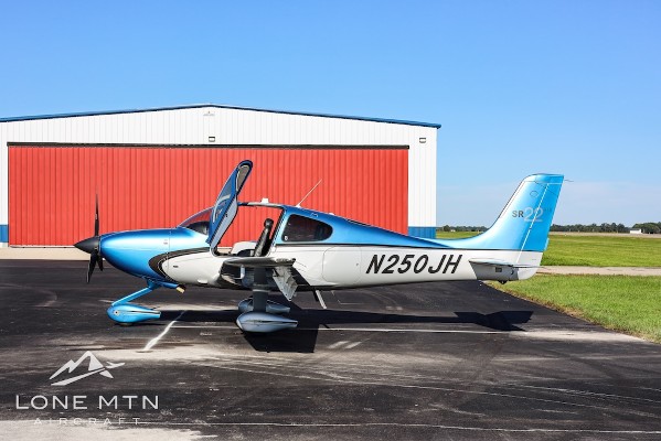 2013 Cirrus SR22-G5 — photo 2