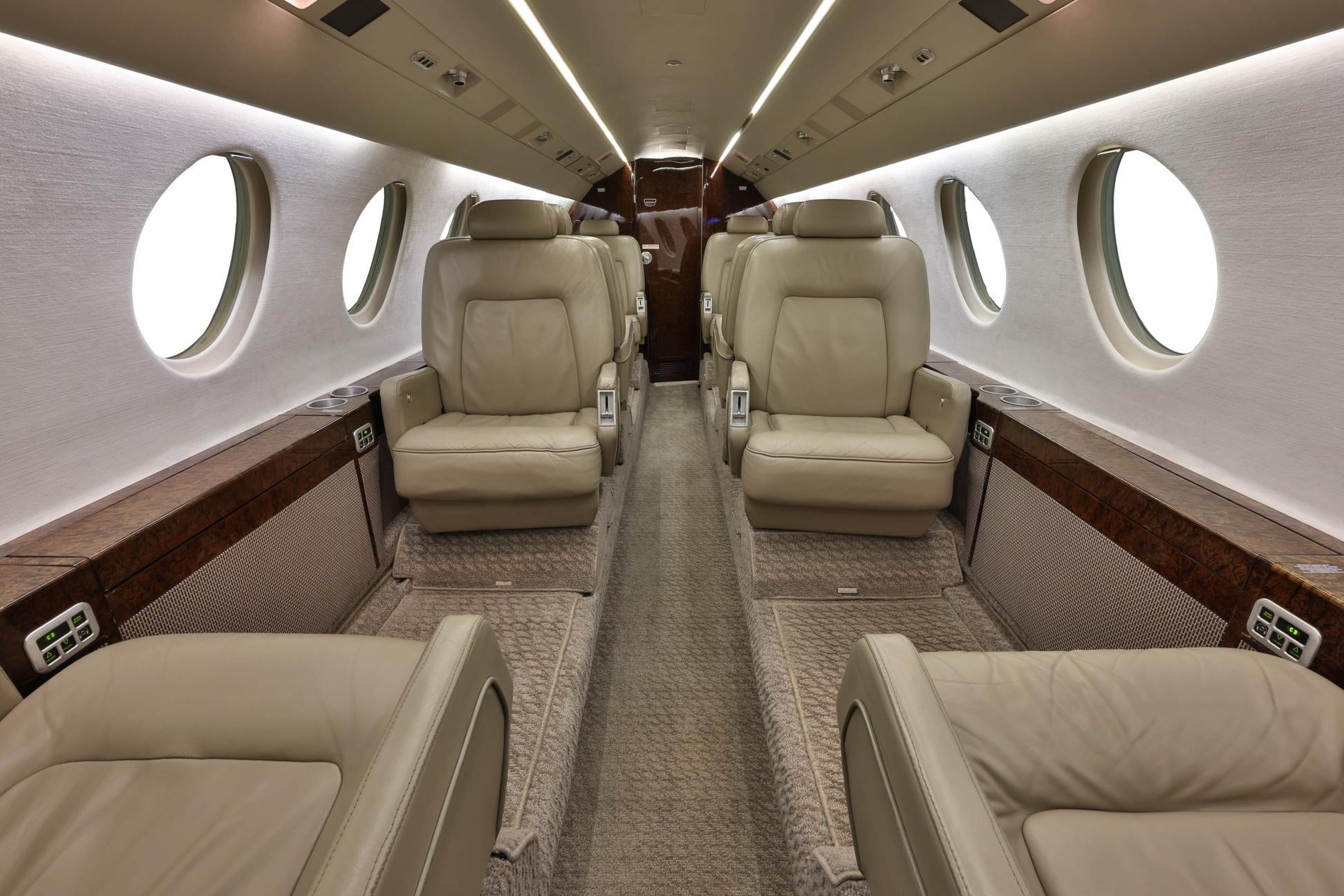 2000 Falcon 50 — photo 3