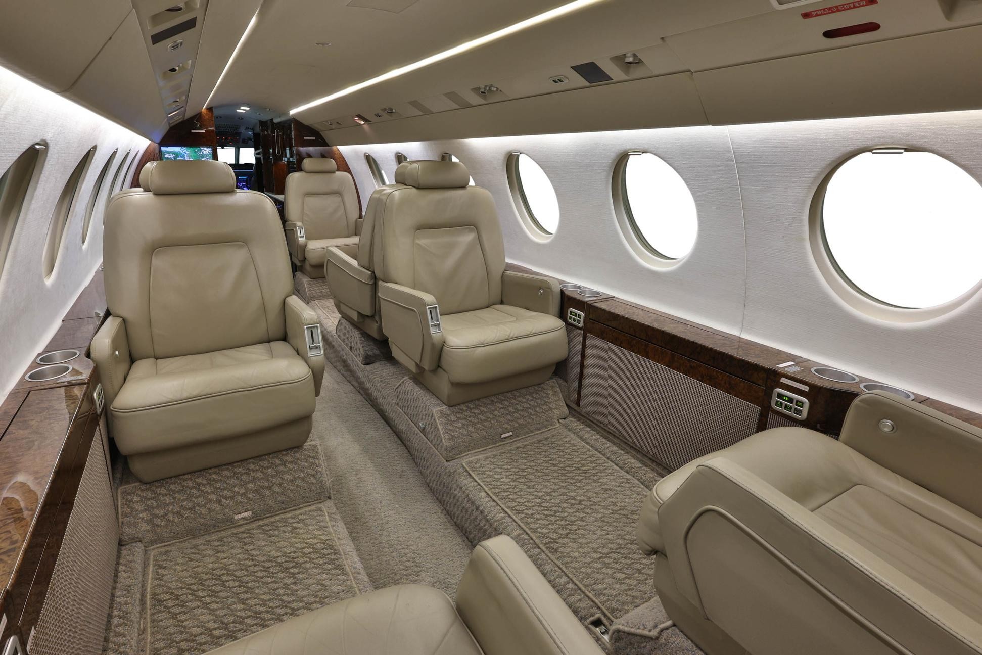 2000 Falcon 50 — photo 4