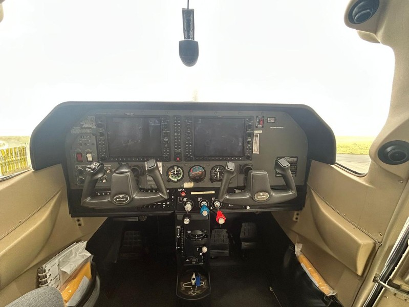 2011 Cessna 182T Skylane, photo 11