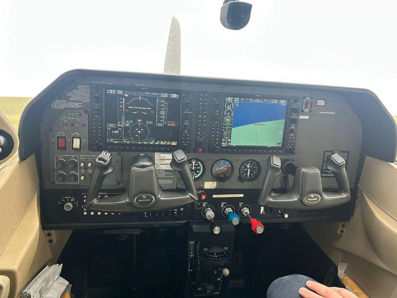 2011 Cessna 182T Skylane, photo 12