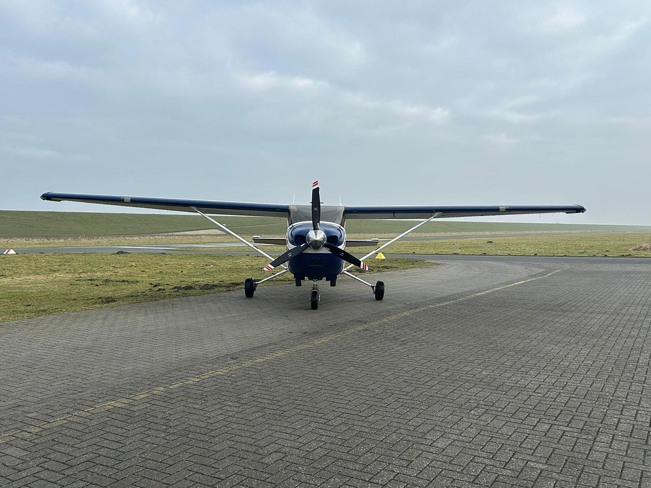 2011 Cessna 182T — photo 3