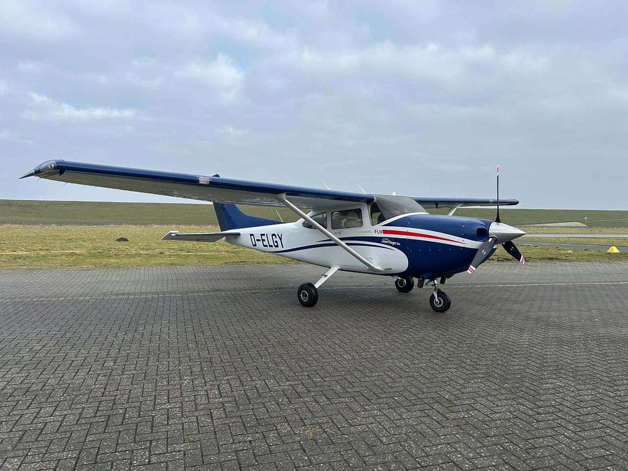 2011 Cessna 182T — photo 5