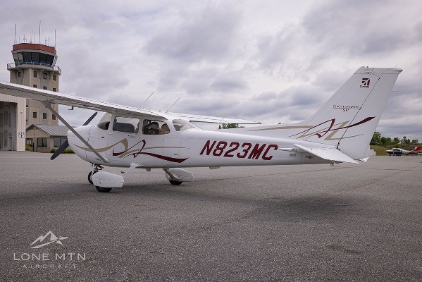 2008 Cessna 172S — photo 1