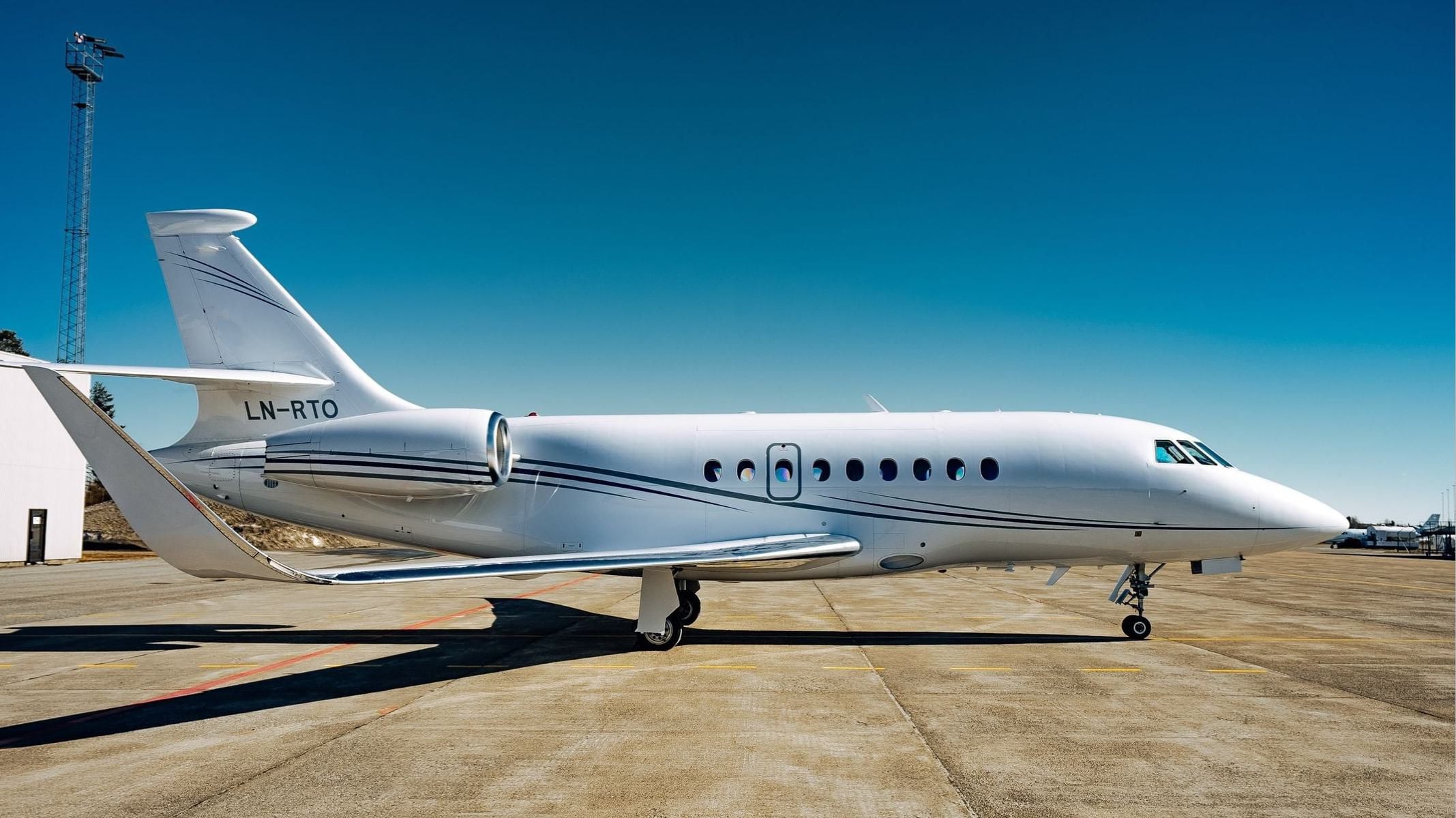 2017 Falcon 2000 — photo 2