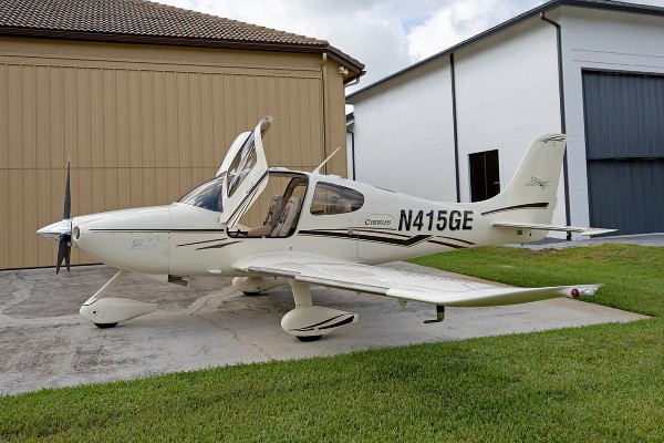 2003 Cirrus SR22 — photo 2