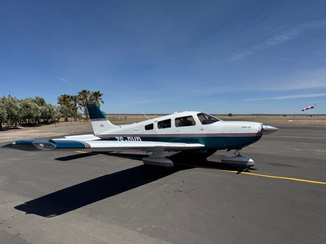 2000 Piper Archer III — photo 1