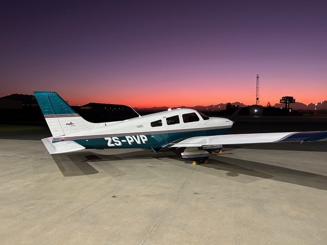 2000 Piper Archer III — photo 2