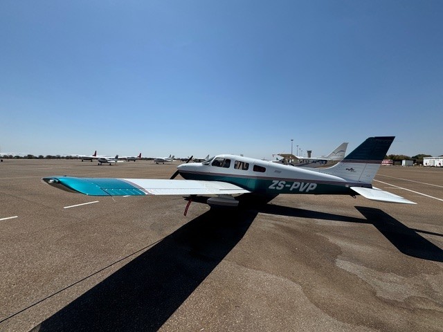 2000 Piper Archer III — photo 3