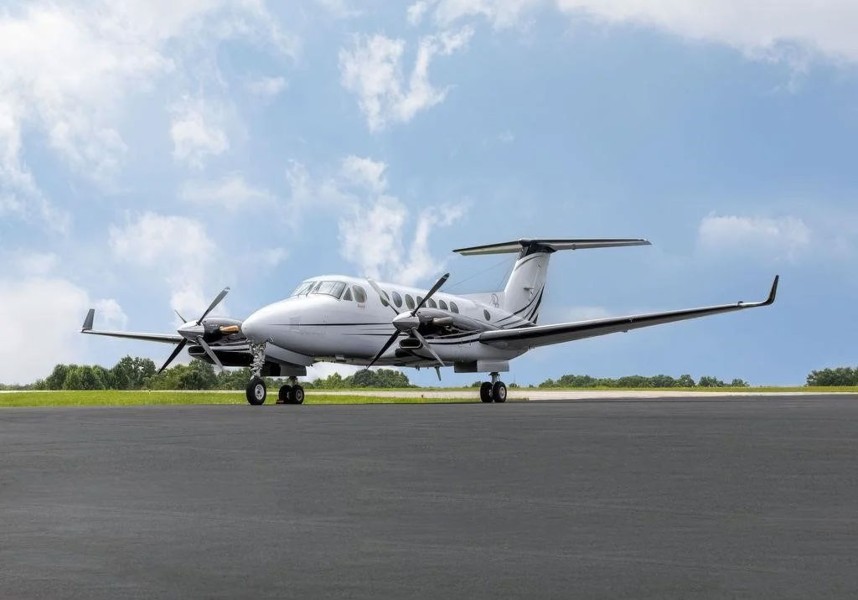 1997 Beechcraft Beech King Air 350, photo 1