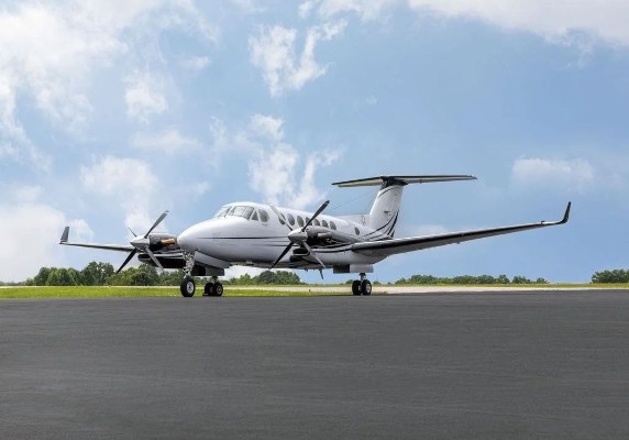 1997 Beech King Air 350 — photo 1