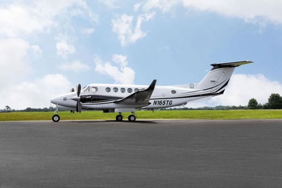 1997 Beechcraft Beech King Air 350, photo 2