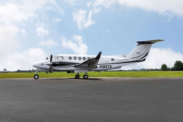 1997 Beech King Air 350 — photo 2