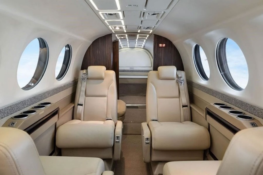 1997 Beechcraft Beech King Air 350, photo 9