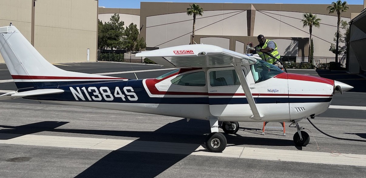 1976 Cessna 182P — photo 1