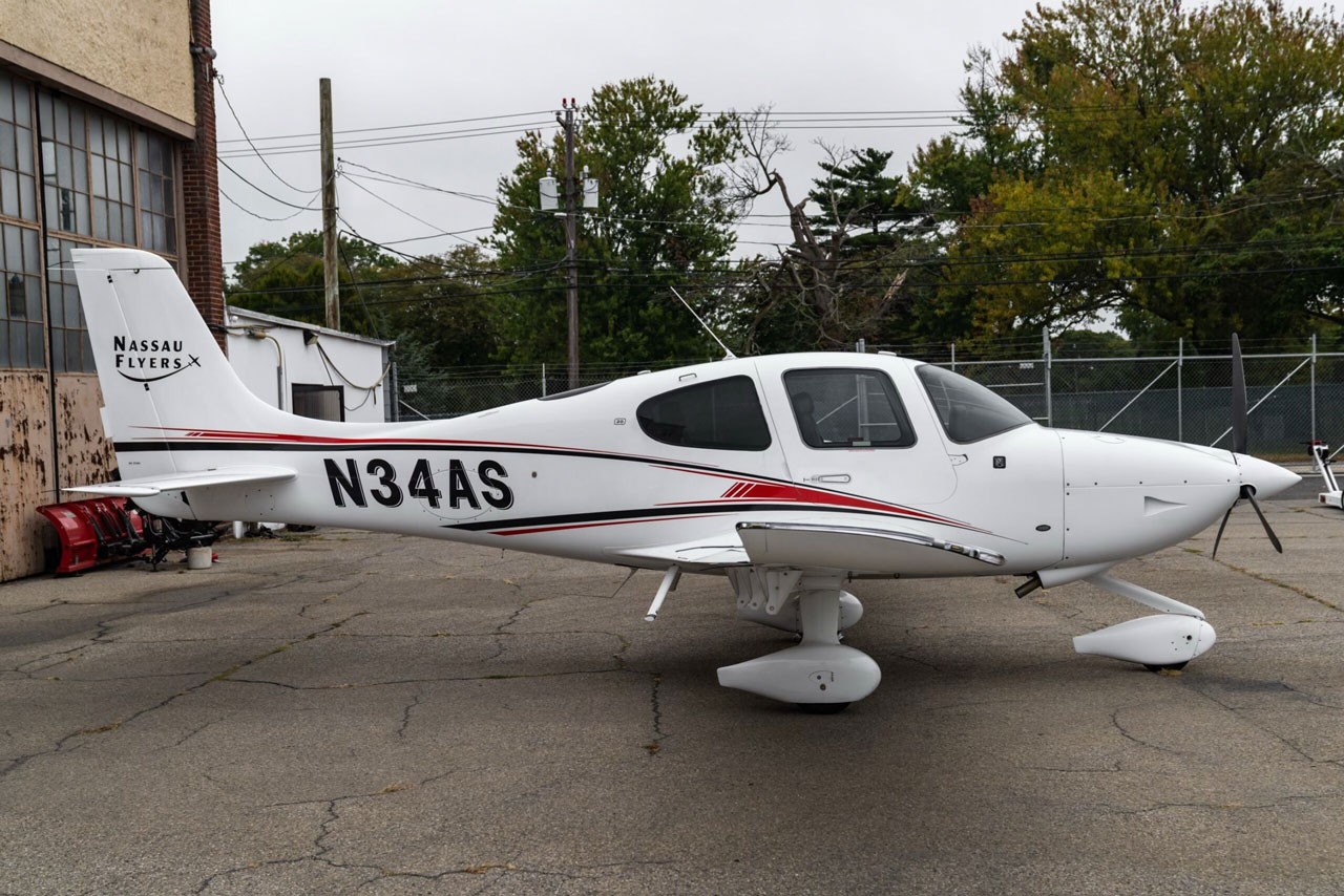 2021 Cirrus SR20 — photo 5