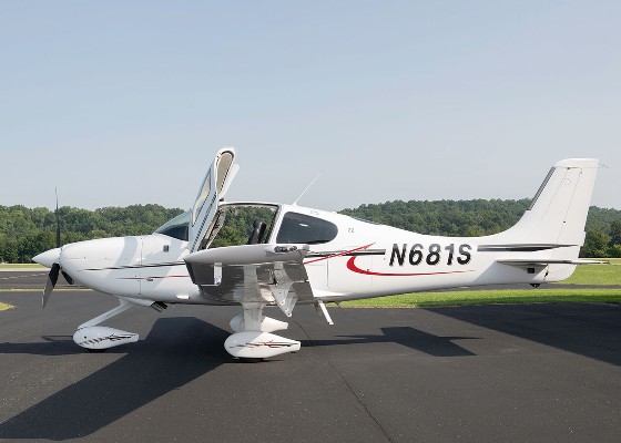 2016 Cirrus SR22-G5 — photo 2