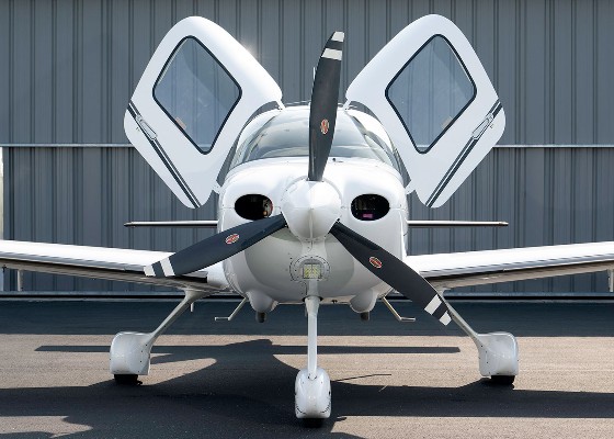 2016 Cirrus SR22-G5 — photo 4
