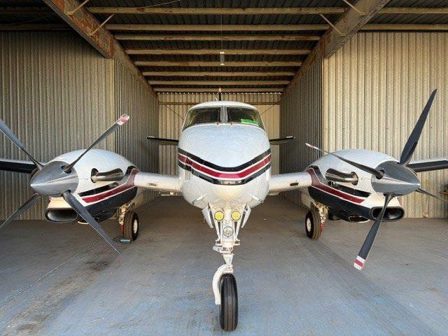 1975 Beech King Air C90 — photo 2