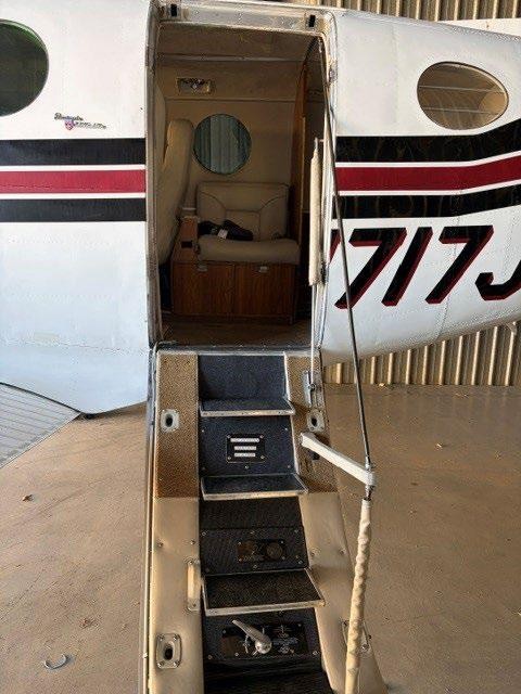 1975 Beech King Air C90 — photo 4