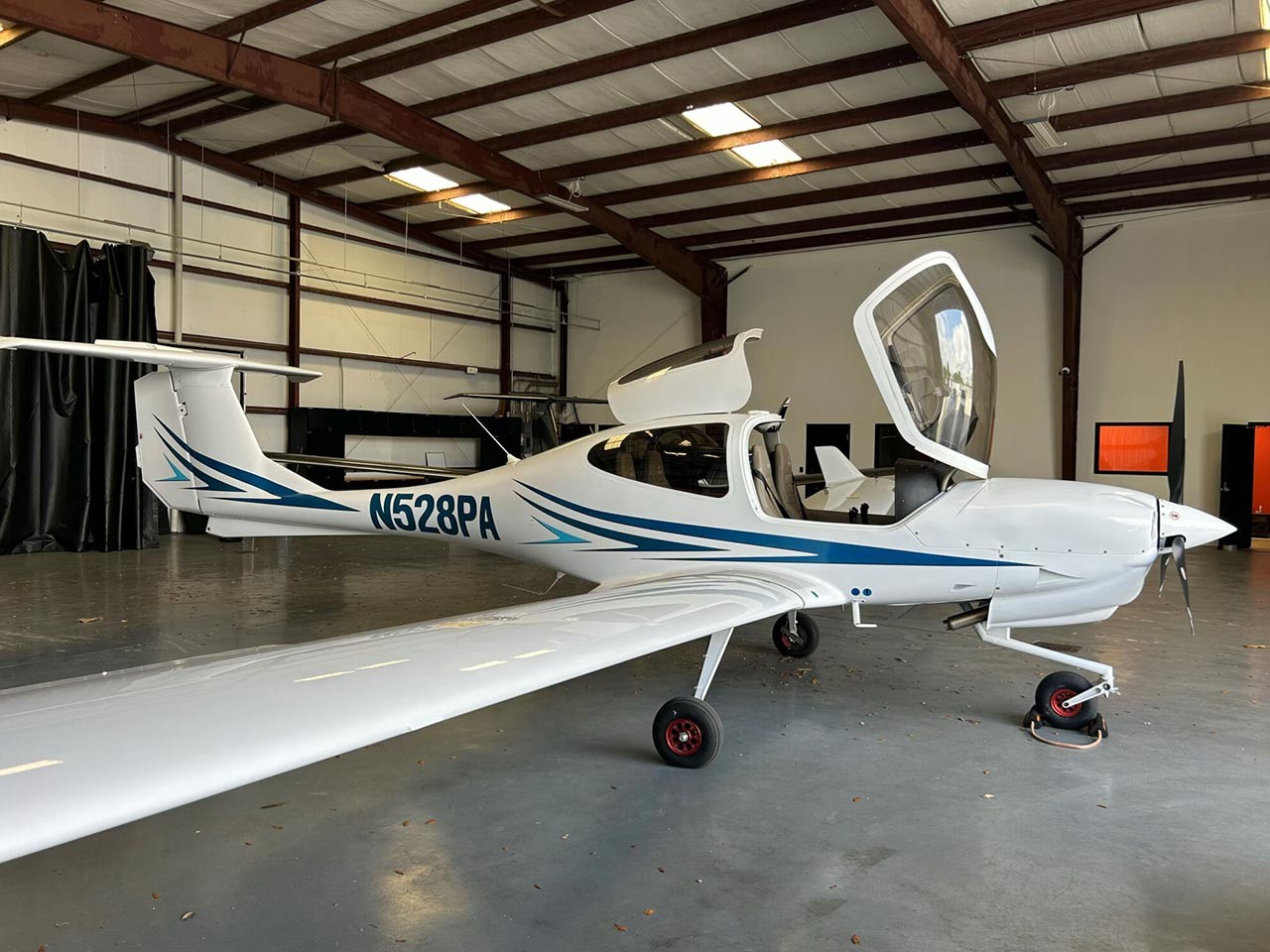 2024 Diamond DA40 — photo 4