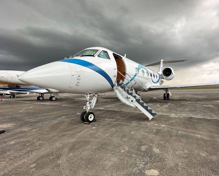 2001 Gulfstream G-IVSP — photo 2