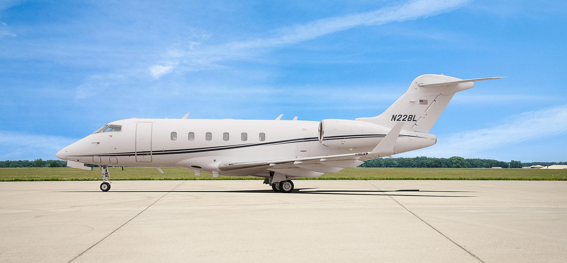 2008 Bombardier Challenger 300 — photo 2