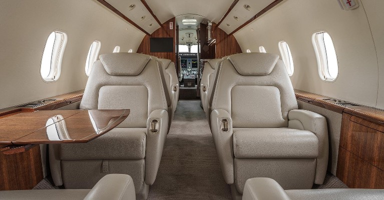 2008 Bombardier Challenger 300 — photo 3