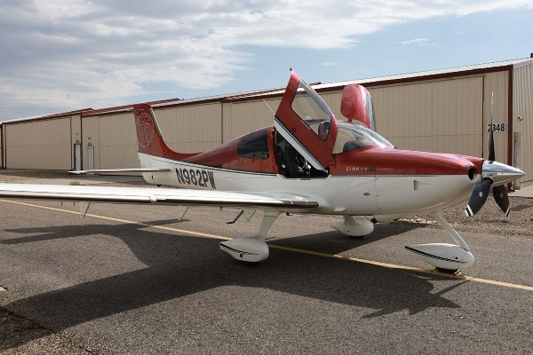 2010 Cirrus SR22-G3 — photo 1