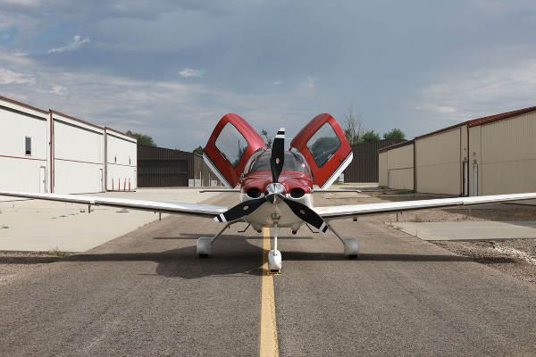 2010 Cirrus SR22-G3 — photo 2