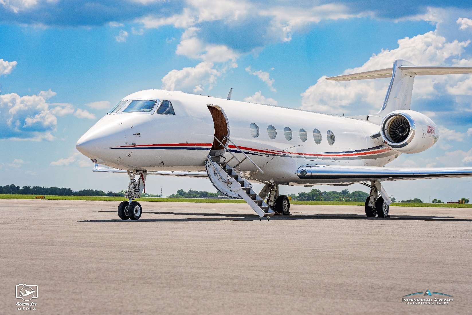 2000 Gulfstream G-V — photo 2