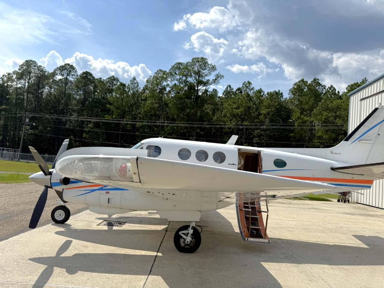 1979 Beech King Air C90 — photo 2