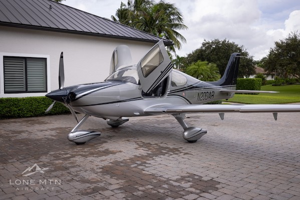 2004 Cirrus SR22-G2 — photo 1