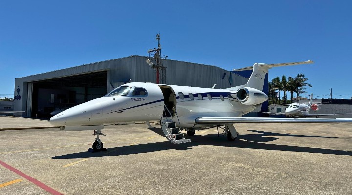 2011 Embraer Phenom 300 — photo 1