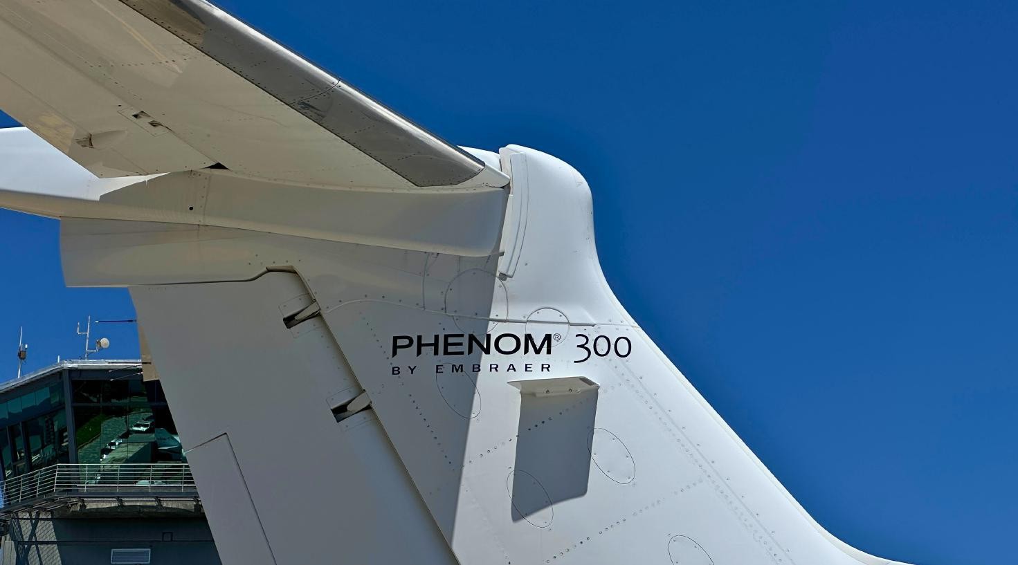 2011 Embraer Phenom 300 3