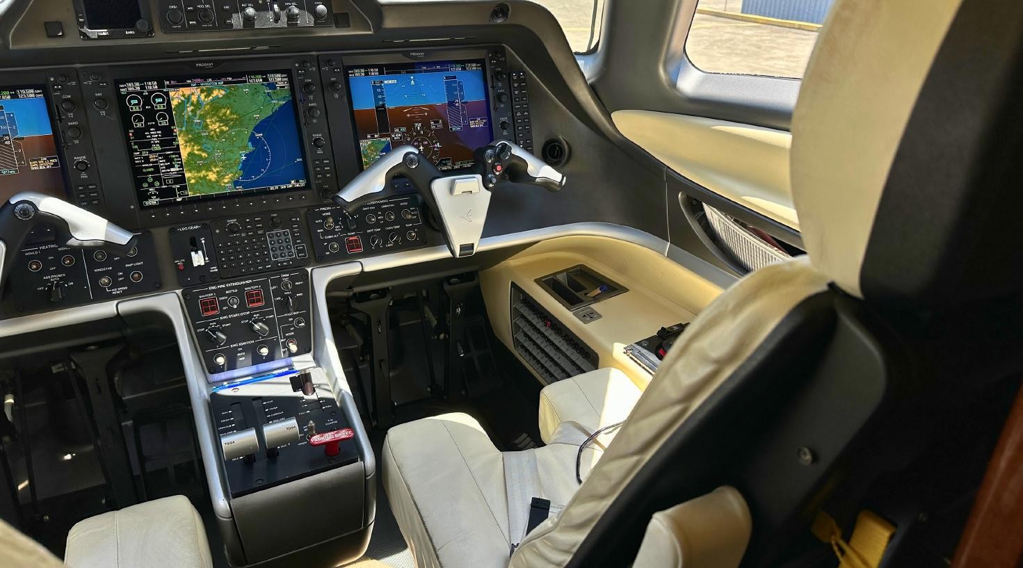 2011 Embraer Phenom 300 5
