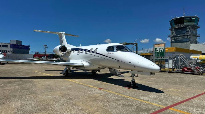 2011 Embraer Phenom 300 — photo 3
