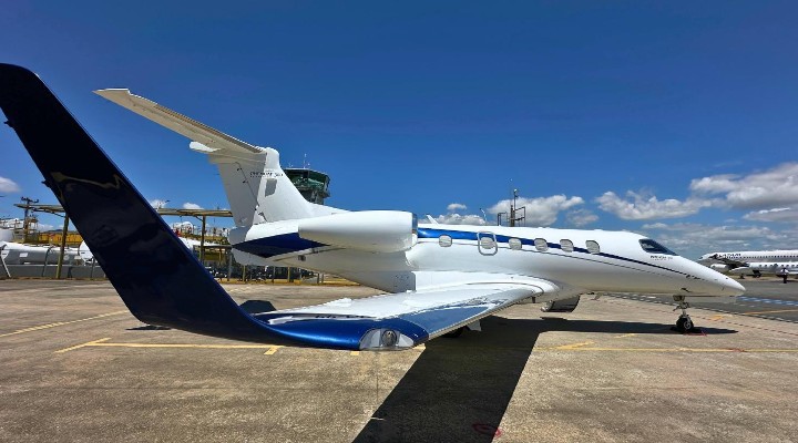 2011 Embraer Phenom 300 — photo 4