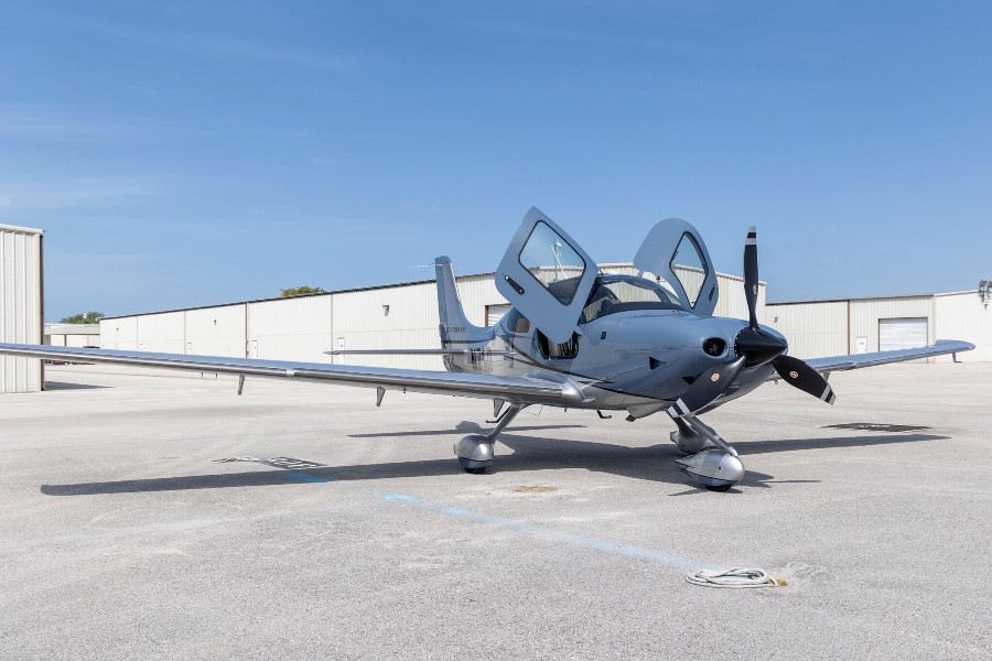 2022 Cirrus SR22T-G6 GTS (N71JB), photo 2