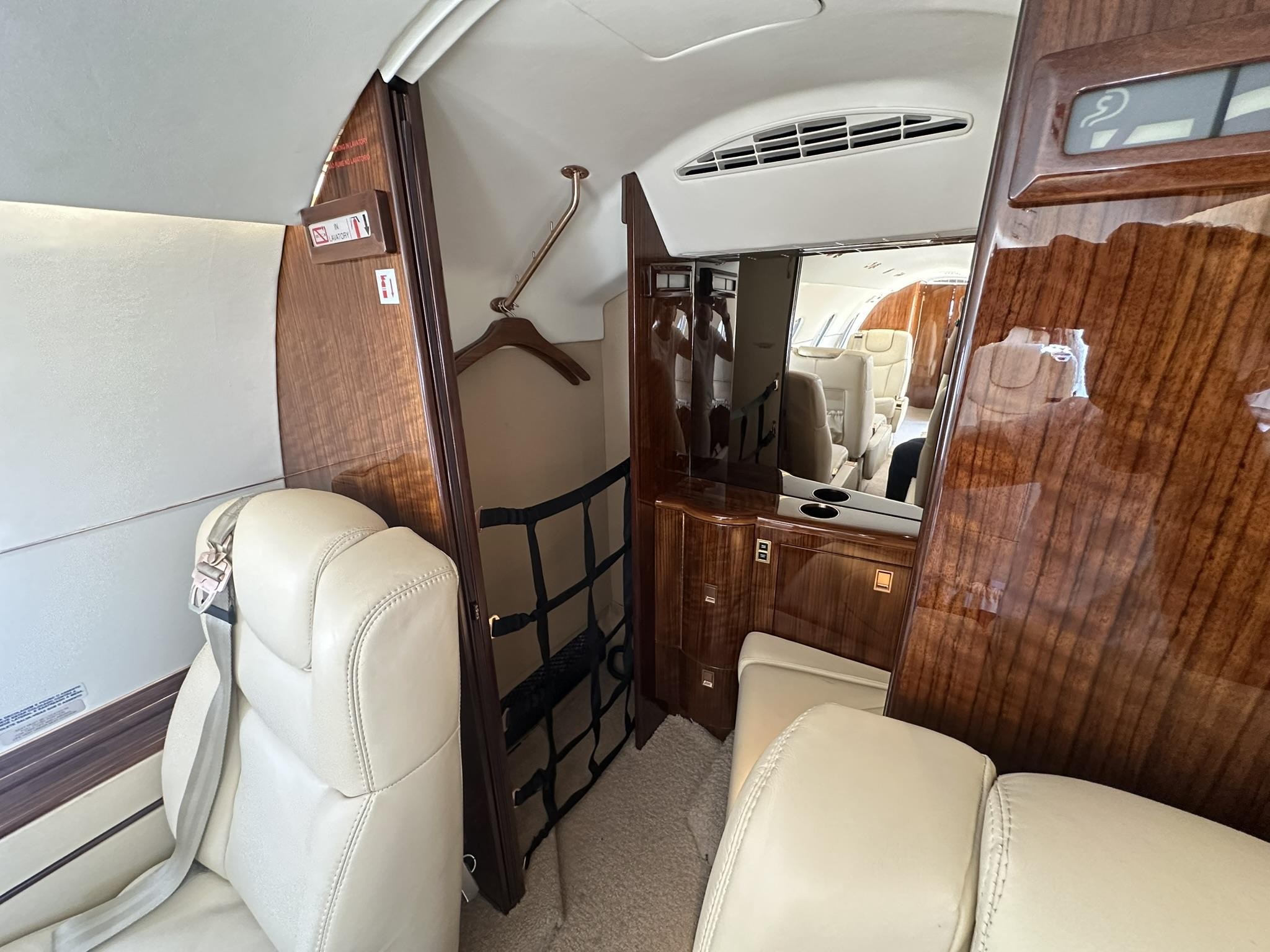 2006 Hawker 400XP 4