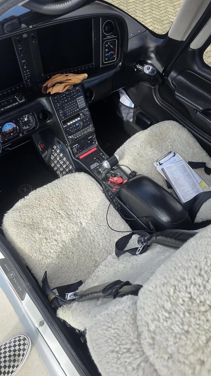 2010 Cirrus SR22-G3 — photo 4
