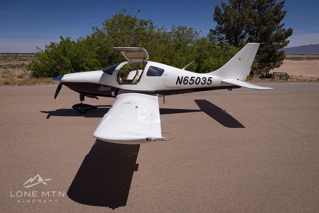2004 Cessna / Columbia / Lancair 350 — photo 2