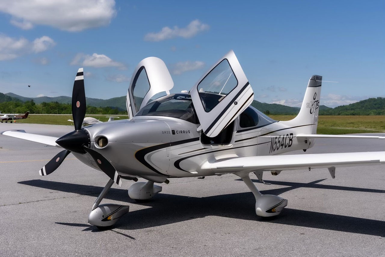 2010 Cirrus SR22-G3 — photo 2