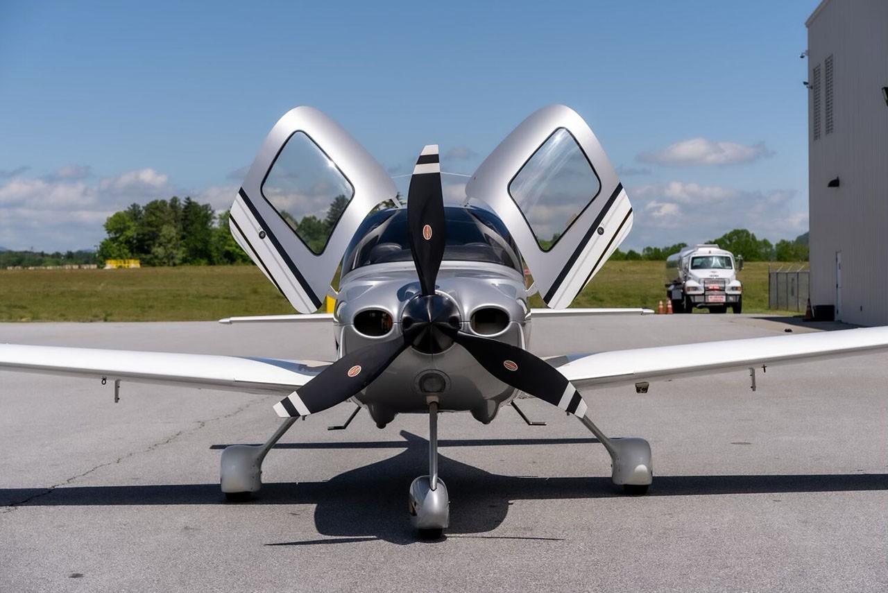 2010 Cirrus SR22-G3 — photo 3