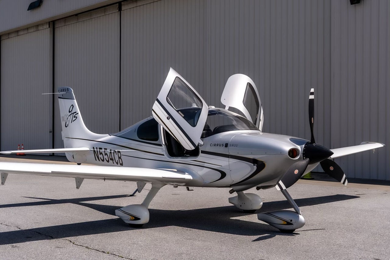 2010 Cirrus SR22-G3 — photo 4